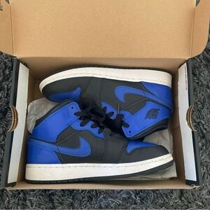 Super cute royal blue jordans